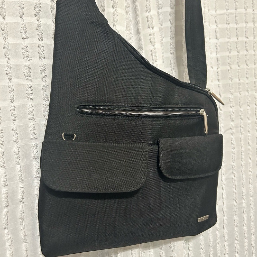 Travelon Anti-Theft Classic Sling Bag Black RFID Blocking Crossbody 42757